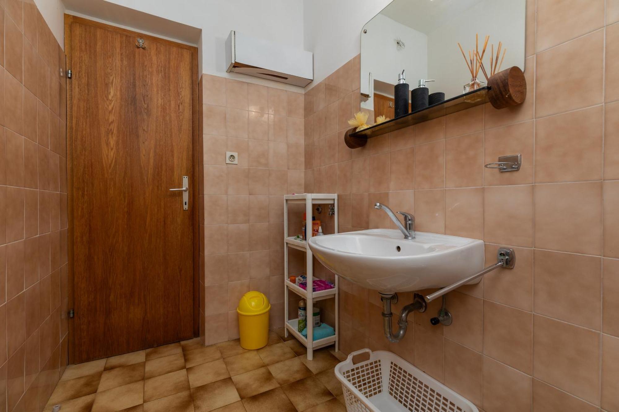 Apartments By The Sea Balica Rat, Omis - 1065 Стая снимка